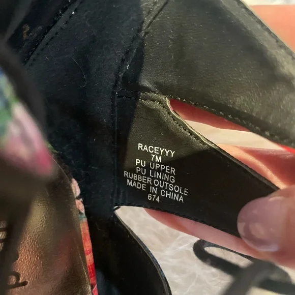 Never Worn/NWOT: Madden Girl “Raceyyy” Strappy Floral Sandals, Size 7 - Picture 6 of 7